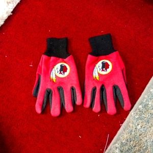 Washington reeskin gloves.
